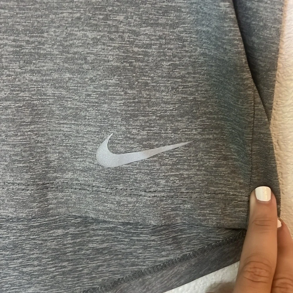 Nike Dri-Fit Gray Athletic Shirt Size Extra Small - Picture 5 of 8